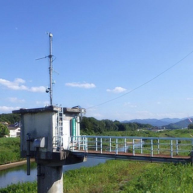河川沿いのテレメータ設備